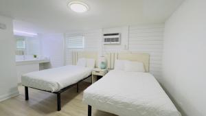 Postel nebo postele na pokoji v ubytování Boutique on the Beach + 26 fotografií