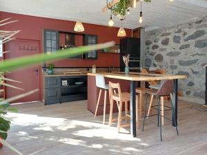 Kuchyň nebo kuchyňský kout v ubytování Aux 4 Saisons + 10 fotografií