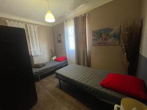 Postel nebo postele na pokoji v ubytování La Maioun