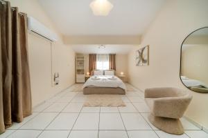 Postel nebo postele na pokoji v ubytování 2 bedroom house near the beach