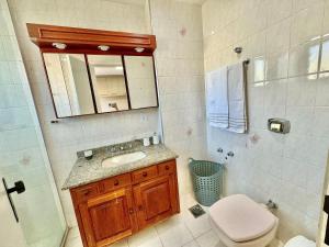 Koupelna v ubytování Apartamento no centro com varanda e vaga de garagem + 37 fotografií
