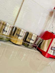 a row of metal pots on a shelf at Hospedaje Fdez Bta En Pedernales in Pedernales