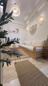 a living room with a couch and a plant at Shali Home in Siwa