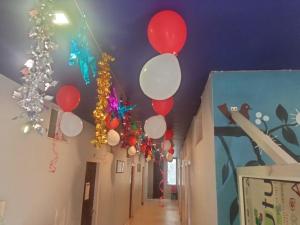 a hallway with red and white balloons hanging from the ceiling at Hotel O Abhinandan Stay House in Allahābād +15 photos