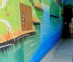 a wall with a door painted on it at Apartamento Completo e Centralizado 3 in Belém