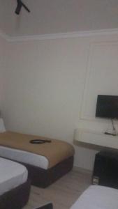 Ένα ή περισσότερα κρεβάτια σε δωμάτιο στο pound daily