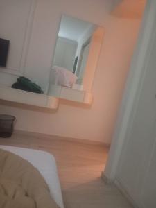 Ένα ή περισσότερα κρεβάτια σε δωμάτιο στο pound daily