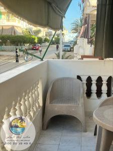 Μπαλκόνι ή βεράντα στο Cozy airconditioned two bedroom apartments شقق فندقية مكيفة للإيجار +2 φωτογραφίες