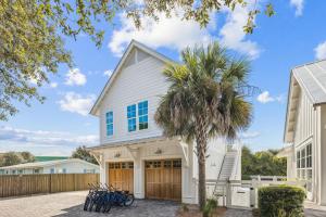 Το κτήριο όπου στεγάζεται  η παραθεριστική κατοικία