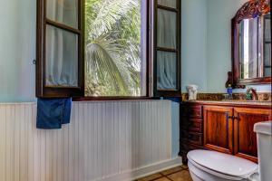 Koupelna v ubytování Jaguar Room at Mahogany Hall -Gold Standard Certified + 27 fotografií