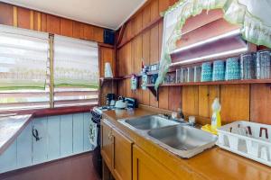 Foto de la galería de Tarpon at Carol's Cabanas -Gold Standard Certified en Placencia Village 13 fotos más