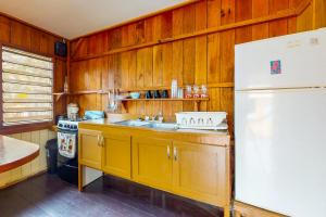 Gallery image of Jack at Carol's Cabanas -Gold Standard Certified in Placencia Village +22 photos