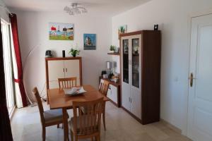 Φωτογραφία από το άλμπουμ του 2 Bed House Sleeps 4 - Pool Sea Views Parking σε Bédar