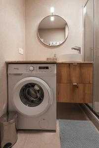 a bathroom with a washing machine and a sink at Studio Cosy - Bas Montreuil in Montreuil