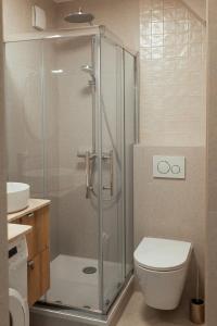 a bathroom with a shower with a toilet and a sink at Studio Cosy - Bas Montreuil in Montreuil +9 photos