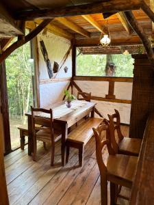 a wooden table and chairs in a cabin at Casa Ar Fresco in Sapiranga