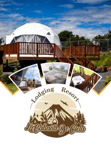 eine Jurte mit einem Deck und einem Schild mit der Aufschrift „Location Resort Architecture and Culture“ in der Unterkunft Domo con jacuzzi in Latacunga