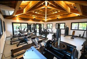 a gym with a bunch of treadmills and exercise bikes at Studio lindíssimo Vila do Lago- 900m da vila in Praia do Forte