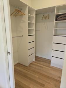 Φωτογραφία από το άλμπουμ του Urban Retreat near Hobart & Airport, Port Arthur σε Penna