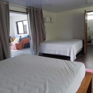 TeahupooにあるSidonie parkerのギャラリーの写真