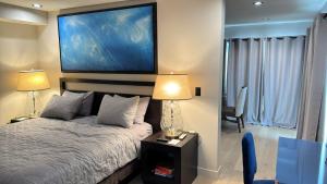 Ένα ή περισσότερα κρεβάτια σε δωμάτιο στο Casa Grande extremely Spacious Apartments steps to Crypto Arena