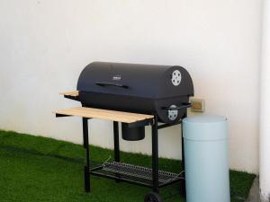 a grill sitting on a table next to a wall at Beit Ward Al Jabal in Sayq