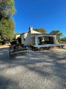 Το κτήριο όπου στεγάζεται  το bed & breakfast