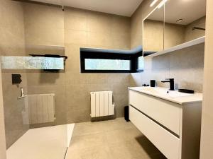 Koupelna v ubytování Durbuy Bato + 25 fotografií