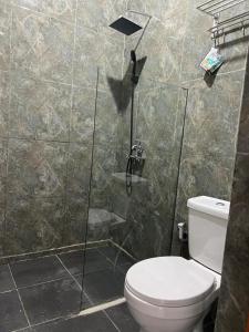 Koupelna v ubytování Besakih Bonny Homestay by Sidhi Hospitality Experiences