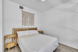 Кровать или кровати в номере The Casas Collection at Alea Miami - Modern Designer Studios