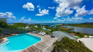 an aerial view of a house with a swimming pool at Breathtaking view, comfort & ideal location in Saint Martin
