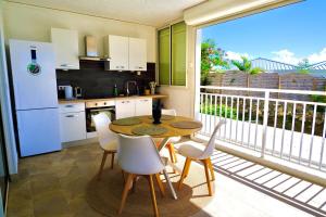 a kitchen with a table and chairs and a balcony at Breathtaking view, comfort & ideal location in Saint Martin