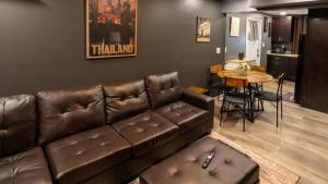 Posezení v ubytování Stylish 4BR Haven Near AUC and Downtown ATL