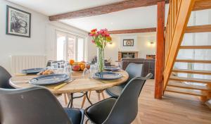 a dining room with a wooden table and chairs at L escale champenoise in Plessis-Barbuise +10 photos