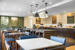 Posezení v ubytování Fairfield Inn & Suites Hattiesburg / University