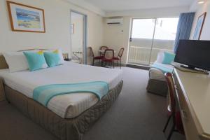 A bed or beds in a room at Alloggio Newcastle Beach
