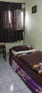 due letti in una stanza con finestra di Don bolivar a Salta