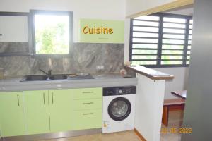 Η κουζίνα ή μικρή κουζίνα στο kaz a gabou