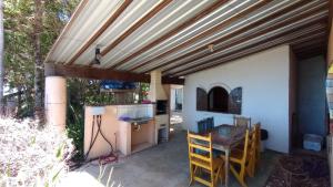 a garage with a wooden roof and a table with chairs at Ninho da Águia - Chalés in Poços de Caldas +22 photos