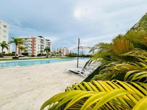 Bazén v ubytování Affordable and Comfy Condo at Punta Cana nebo v jeho okolí