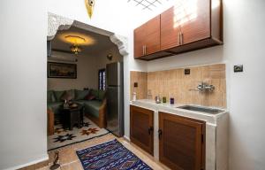 Kuchyň nebo kuchyňský kout v ubytování Nabil dar