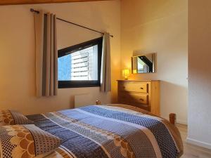 Postel nebo postele na pokoji v ubytování Appartement 3 pièces, 6 personnes, balcon, parking - FR-1-676-237