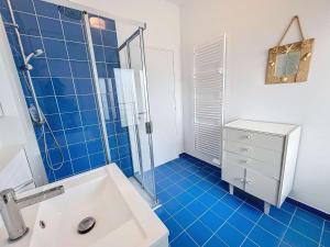 a blue tiled bathroom with a sink and a shower at Maison de vacances à 20m de la plage, jardin clos, Wi-Fi, idéale famille - FR-1-361-163 in Jullouville-les-Pins +26 photos