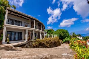 CharlotteにあるHammock Suite Shack-Shack by ZenBreakのビーチの家