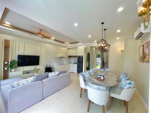 Kuchyň nebo kuchyňský kout v ubytování Villa 4 phòng ngủ - House + 9 fotografií