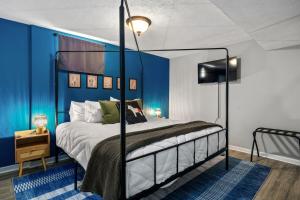 a bedroom with a bed with a blue wall at Bourbon Blue - 8 min to Downtown Bardstown and Spacious! in Bardstown