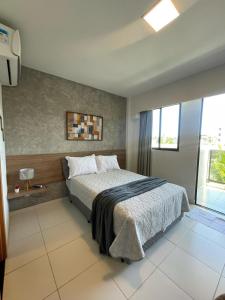 Giường trong phòng chung tại Studio Completo em Muro Alto com Lazer de Resort e Praia a 150m