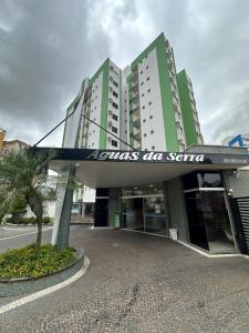 a building with a sign that reads dances the square at Apartamento 2 Quartos Caldas Novas in Caldas Novas +10 photos