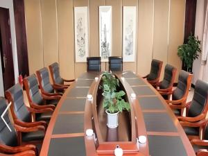 a conference room with a long table and chairs at Erdos Great Gate Hotel in Hantai