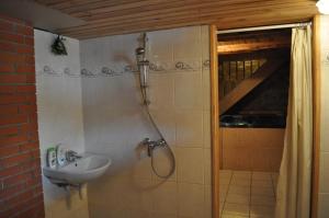 Koupelna v ubytování Alevi Holiday Home with Sauna